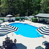 Stone Studio Lakefront Pool Access