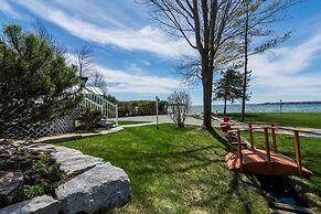 Lakeside Escape in Ramara