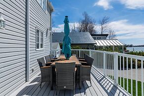 Lakeside Escape in Ramara