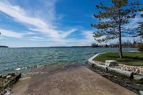 Lakeside Escape in Ramara