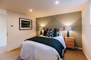 Korari House - Lake Views - Sleeps 10