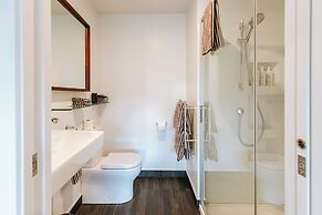 Korari House - Lake Views - Sleeps 10