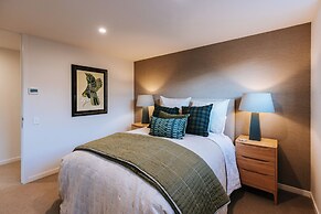 Korari House - Lake Views - Sleeps 10