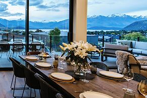 Korari House - Lake Views - Sleeps 10