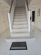 Glams Beautiful Luxury Home