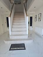 Glams Beautiful Luxury Home
