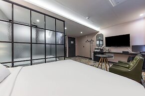 Brown Dot Hotel Jinjuseong