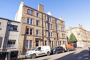 Elegant 2-Bed Flat with Edinburgh Charm