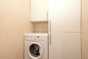 Elegant 2-Bed Flat with Edinburgh Charm