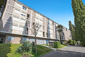Luxury Apt 402 With Pool & Lake View