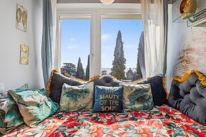 Luxury Apt 402 With Pool & Lake View