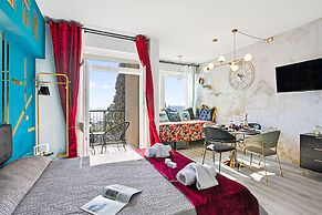 Luxury Apt 402 With Pool & Lake View