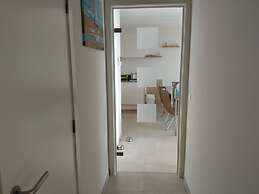 Luxury Apartment With Pool & Parking