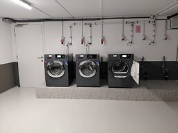 Luxury Apartment With Pool & Parking