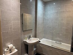 Heathrow Airport - Apt - Stay 3 - Great Location