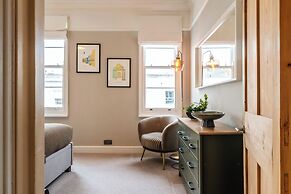 Stunning 2BD Townhouse in Cheltenham