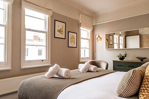 Stunning 2BD Townhouse in Cheltenham