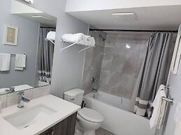 Luxurious Home Away From Home With AC