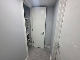 Luxurious Home Away From Home With AC