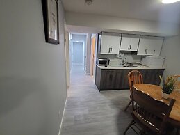Luxurious Home Away From Home With AC
