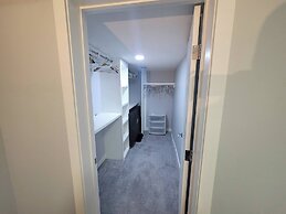 Luxurious Home Away From Home With AC