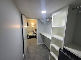 Luxurious Home Away From Home With AC