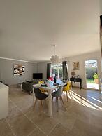 Villa Alba: Sunlit Comfort in Lirac