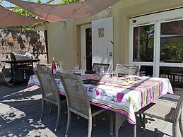 Villa Alba: Sunlit Comfort in Lirac