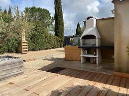 Villa Alba: Sunlit Comfort in Lirac