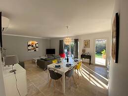 Villa Alba: Sunlit Comfort in Lirac