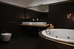 Palace Eight Suites & Spa