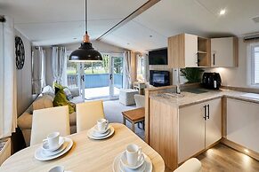 Host Stay Blossom Lodge