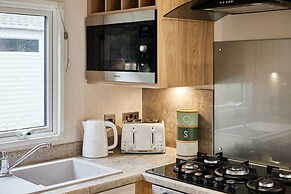 Host Stay Blossom Lodge