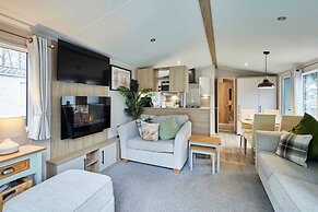 Host Stay Blossom Lodge