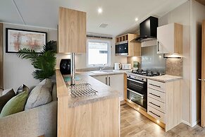 Host Stay Blossom Lodge
