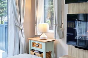 Host Stay Blossom Lodge