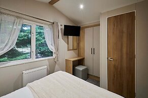 Host Stay Blossom Lodge