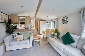 Host Stay Blossom Lodge