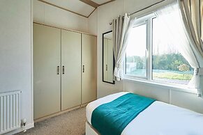 Host Stay Hedgerow Lodge