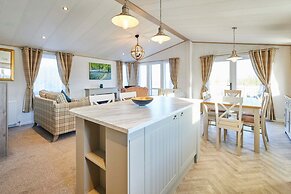 Host Stay Hedgerow Lodge