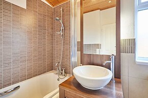 Host Stay Crystal Lodge