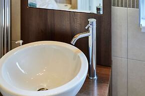 Host Stay Crystal Lodge