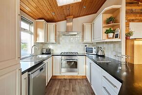 Host Stay Crystal Lodge