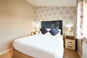 Host Stay Deneb Lodge