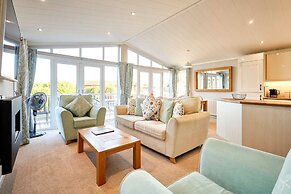 Host Stay Deneb Lodge
