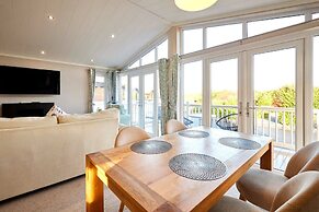 Host Stay Deneb Lodge