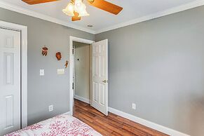 Screened Porch + Pool Access: Longs Golf Getaway
