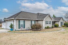 Screened Porch + Pool Access: Longs Golf Getaway