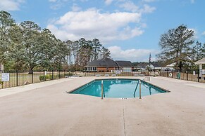 Screened Porch + Pool Access: Longs Golf Getaway