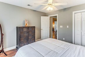 Screened Porch + Pool Access: Longs Golf Getaway